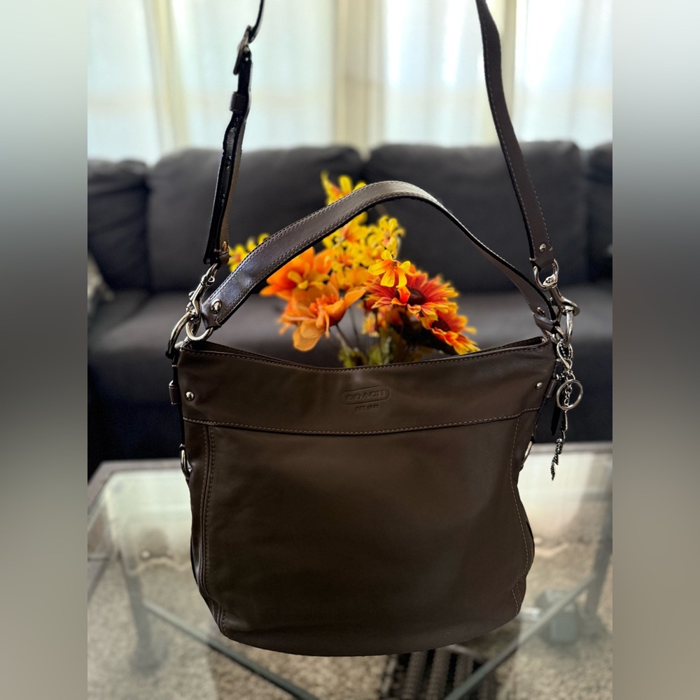 The Coach F14706 is a vintage-style large "Zoe" hobo shoulder bag - Picture 10 of 13
